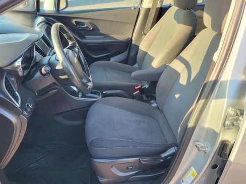 Used 2018 Chevrolet Trax LS image 17