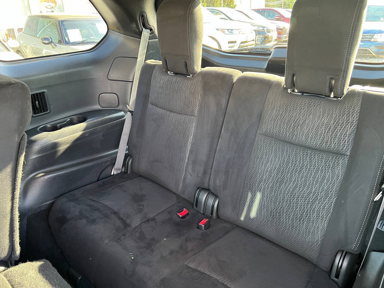 Used 2015 Nissan Pathfinder SV FWD image 24