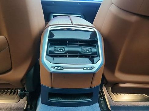 Used 2023 BMW i7 xDrive60 image 41