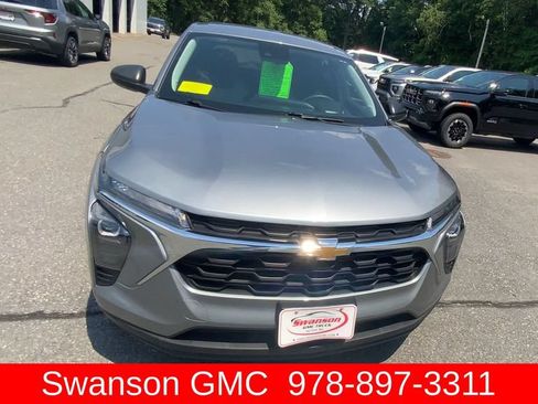 Certified 2024 Chevrolet Trax LS w/ Driver Confidence Package FWD image 3