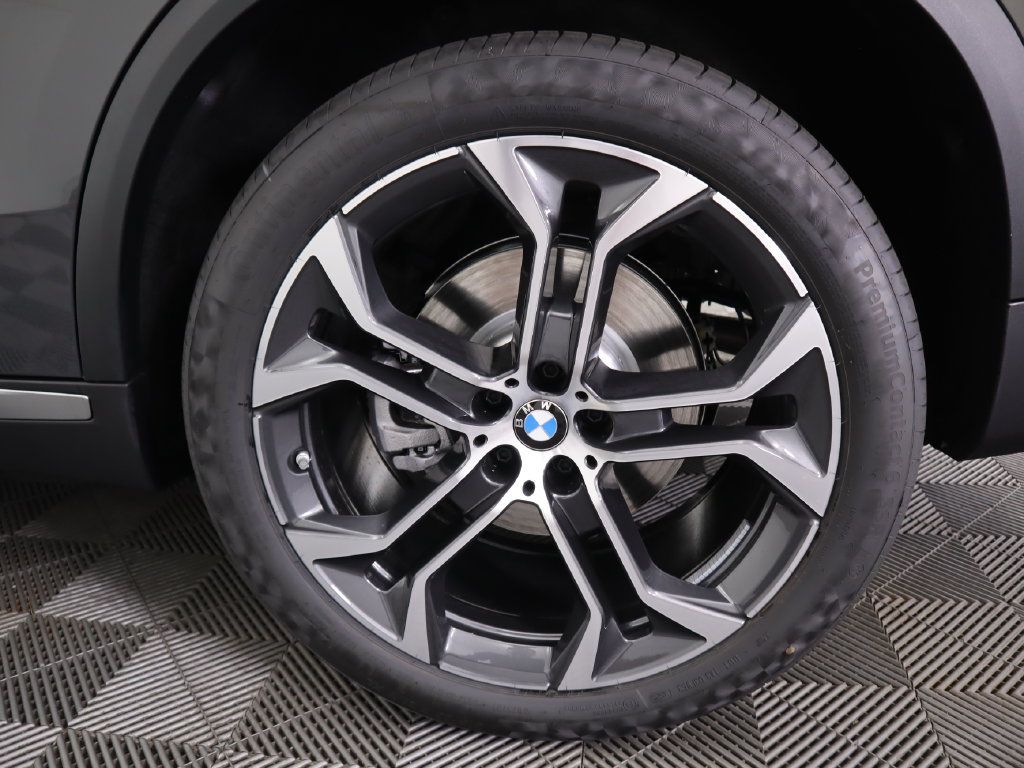Certified 2026 BMW X5 sDrive40i w/ Climate Comfort Package RWD image 33
