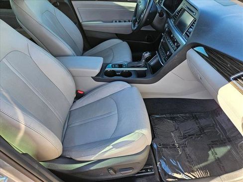 Used 2016 Hyundai Sonata Limited w/ Option Group 05 image 17