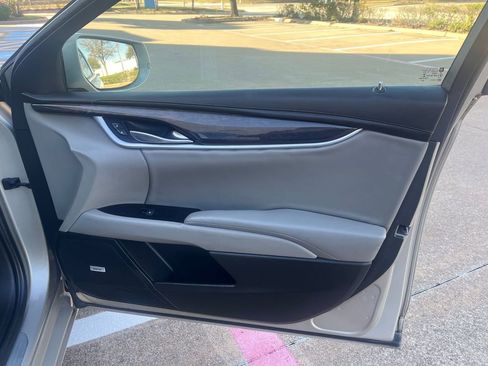 Used 2013 Cadillac XTS Luxury image 20