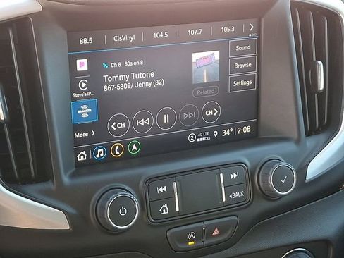 Used 2024 GMC Terrain SLT w/ Infotainment Package II image 18