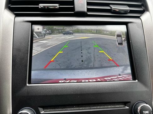 Used 2017 Ford Fusion SE w/ Fusion SE Technology Package FWD image 18