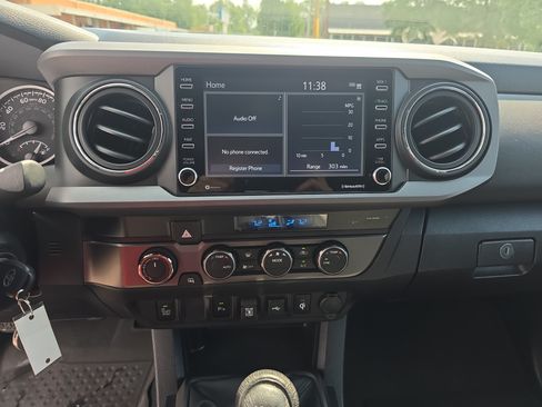 Used 2022 Toyota Tacoma TRD Sport w/ Technology Package AWD/4WD image 21