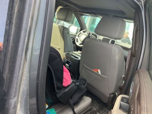 Used 2022 Chevrolet Suburban Z71 image 10