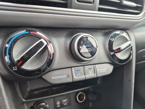 Used 2019 Hyundai Kona SE AWD/4WD image 10