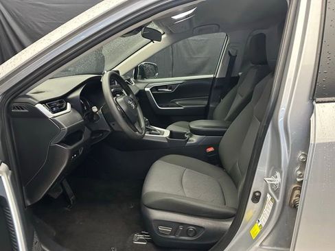 Used 2025 Toyota RAV4 XLE FWD image 20