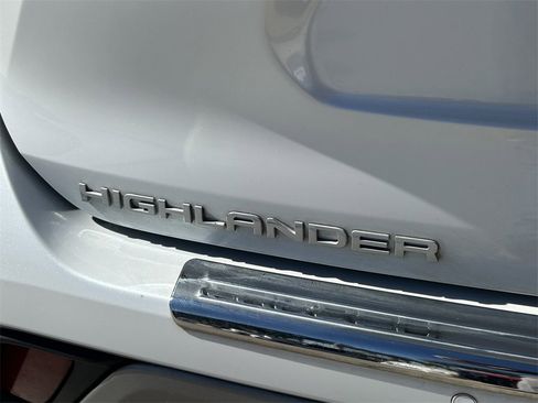 Used 2023 Toyota Highlander Platinum image 13