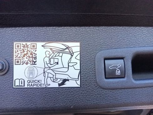 Used 2022 Toyota Sienna Limited image 33