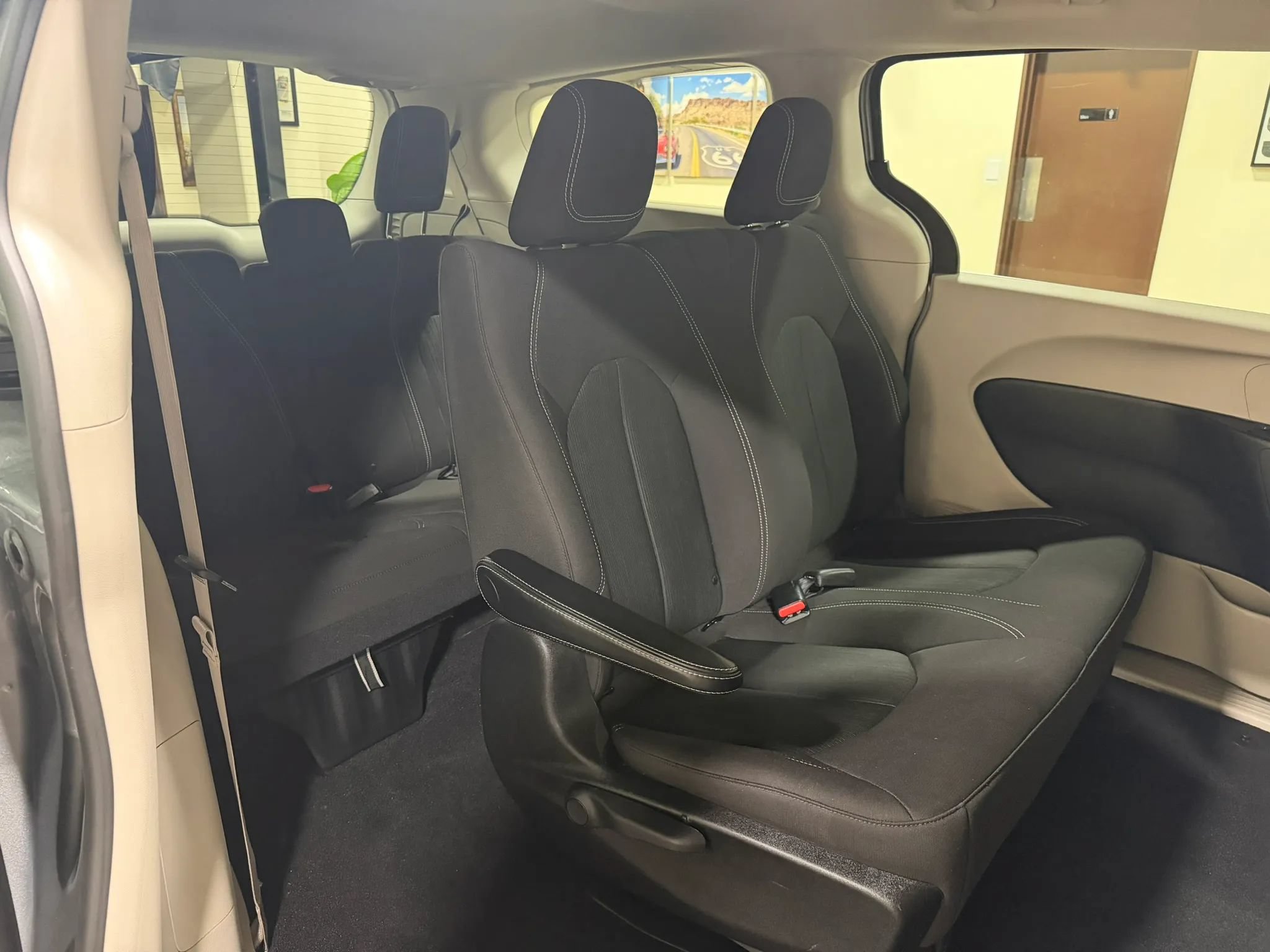 Used 2021 Chrysler Voyager L FWD image 29