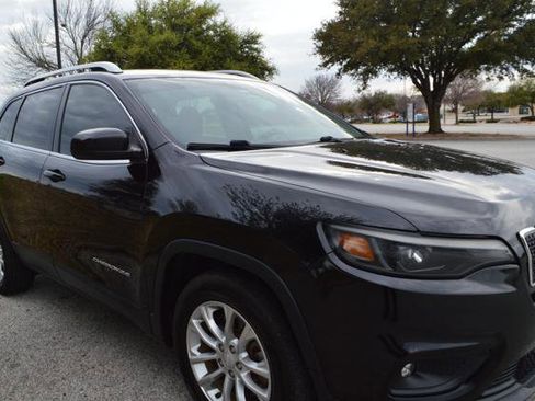 Used 2019 Jeep Cherokee Latitude w/ Popular Appearance Group image 3