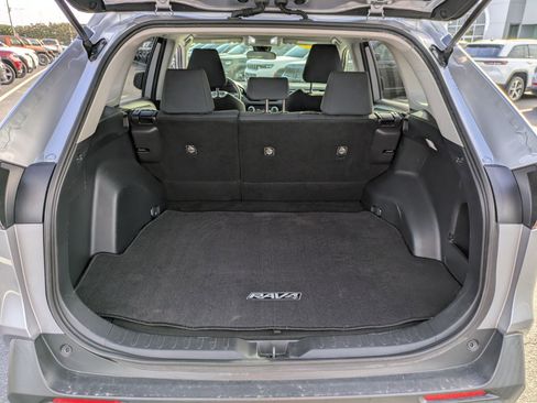 Used 2019 Toyota RAV4 LE image 28