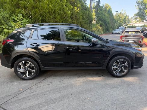 Used 2024 Subaru Crosstrek 2.0i Premium AWD/4WD image 2