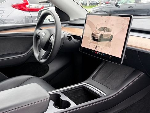 Used 2023 Tesla Model Y Long Range AWD/4WD image 16