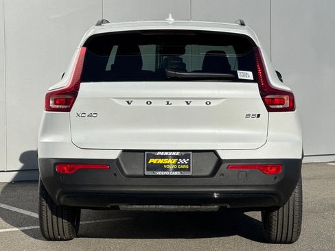 New 2026 Volvo XC40 B5 Core image 4