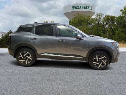 Used 2025 Nissan Kicks SV image 5