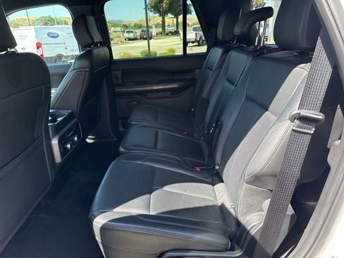 Used 2018 Ford Expedition XLT w/ Equipment Group 201A AWD/4WD image 14