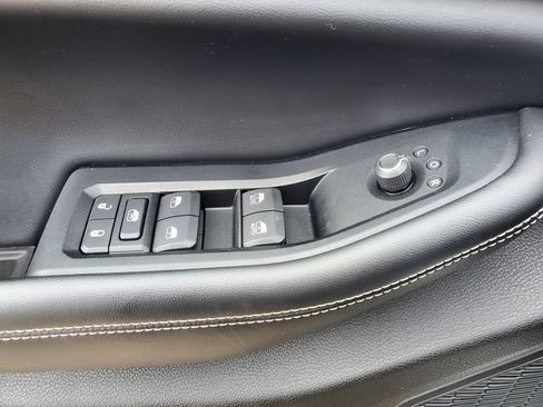 Used 2023 Jeep Grand Cherokee Limited AWD/4WD image 16