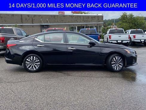 Used 2024 Nissan Altima 2.5 SV w/ SV Premium Package FWD image 2