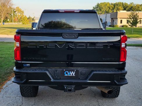 Used 2020 Chevrolet Silverado 2500 Custom w/ Custom Value Package image 11