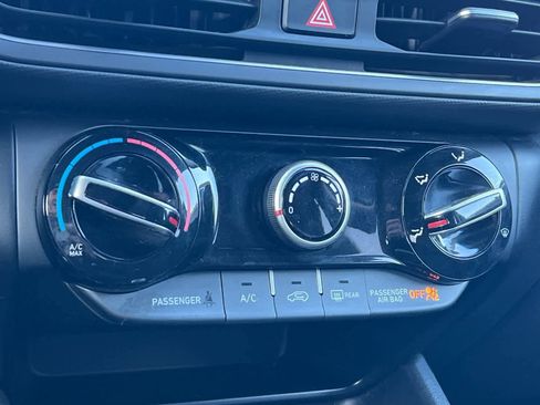 Used 2022 Hyundai Kona SEL image 23