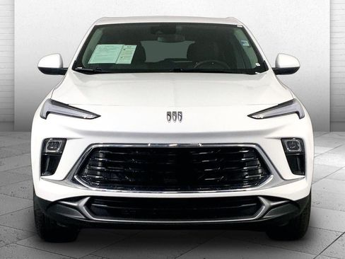 Used 2025 Buick Encore GX Preferred AWD/4WD image 2