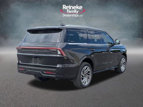 Used 2025 Lincoln Navigator Reserve AWD/4WD image 5