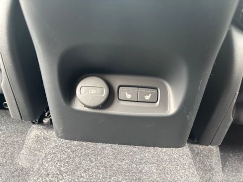 Certified 2026 Volvo XC40 B5 Plus w/ Protection Package Premier image 22