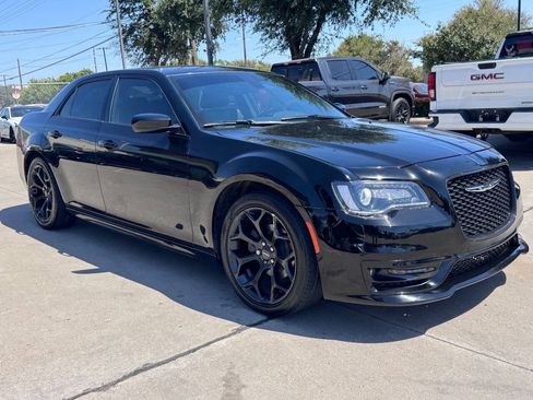 Used 2019 Chrysler 300 S w/ S Model Appearance Package RWD image 3