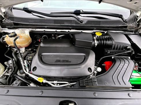 Used 2021 Chrysler Voyager Lxi image 31