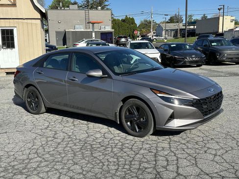 Used 2023 Hyundai Elantra SEL w/ Winter Weather Package image 2