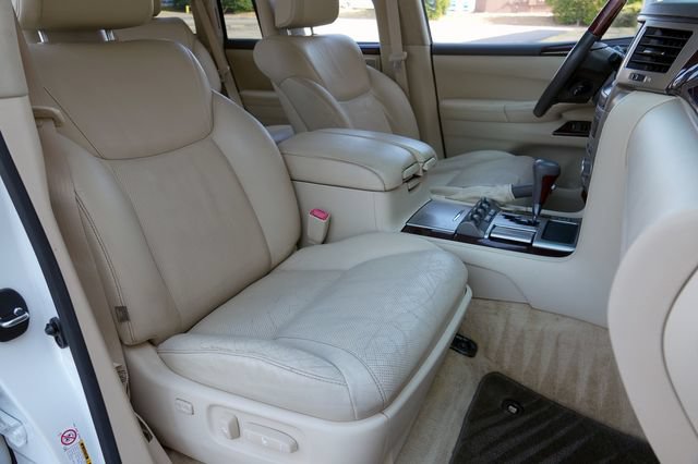 Used 2013 Lexus LX 570 4WD w/ Luxury Pkg w/Pre-crash image 15