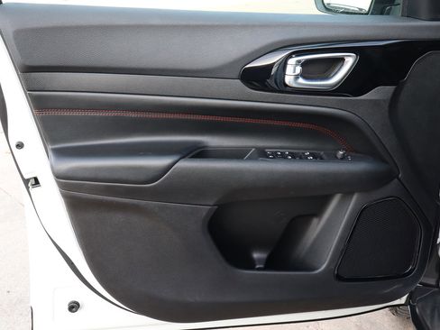 Used 2024 Jeep Compass Trailhawk image 14