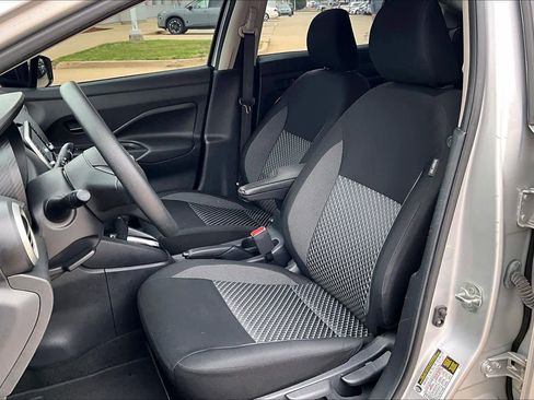 Used 2020 Nissan Versa S image 7