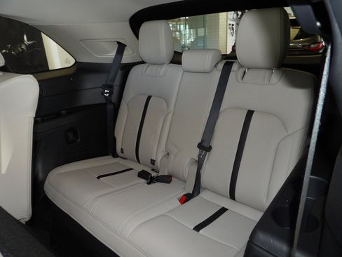 Certified 2025 MAZDA CX-90 3.3 Turbo w/ Preferred Package image 24