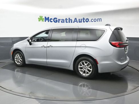 Used 2024 Chrysler Pacifica Touring-L image 24