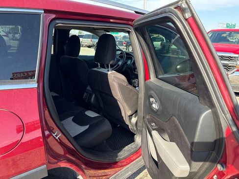 Used 2014 Jeep Cherokee Latitude w/ Comfort/Convenience Group AWD/4WD image 12