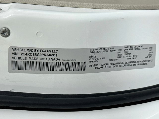 Used 2023 Chrysler Pacifica Touring-L FWD image 41