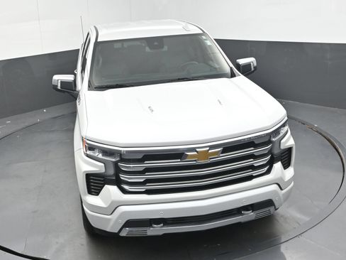 Used 2024 Chevrolet Silverado 1500 High Country w/ Z71 Off-Road Package AWD/4WD image 36