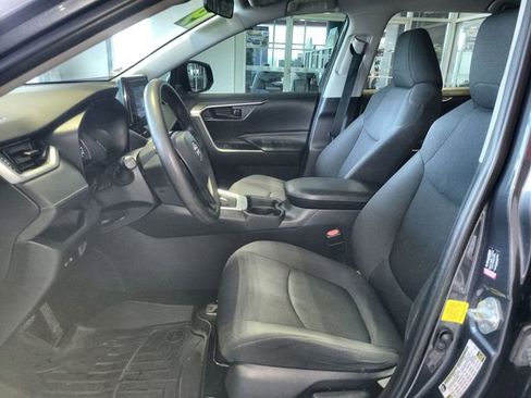 Used 2019 Toyota RAV4 LE w/ Carpet Mat Package image 12