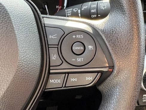 Used 2025 Toyota RAV4 XLE image 18