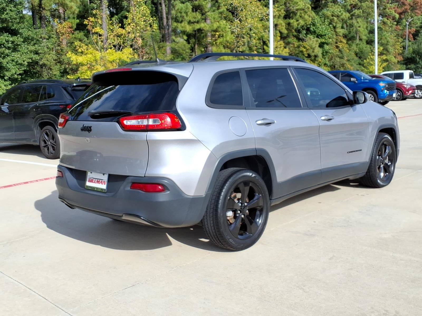 Used 2018 Jeep Cherokee Latitude w/ Altitude Package FWD image 7