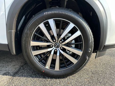 New 2025 Nissan Pathfinder Platinum image 12