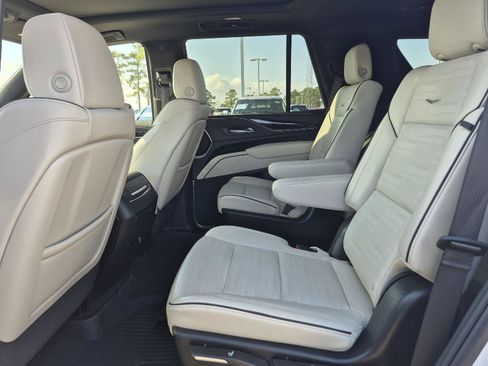 Used 2024 Cadillac Escalade Sport w/ LPO, ONYX Package image 25