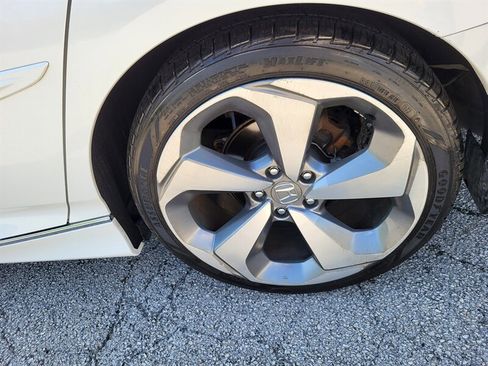 Used 2018 Honda Accord Touring image 29