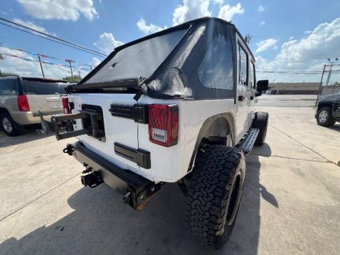 Used 2015 Jeep Wrangler Unlimited Rubicon w/ Connectivity Group AWD/4WD image 5