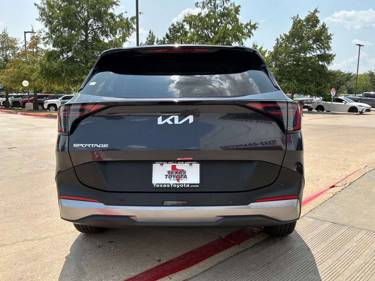 Used 2026 Kia Sportage LX FWD image 7
