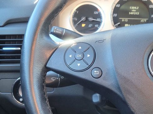 Used 2010 Mercedes-Benz GLK 350 4MATIC image 17